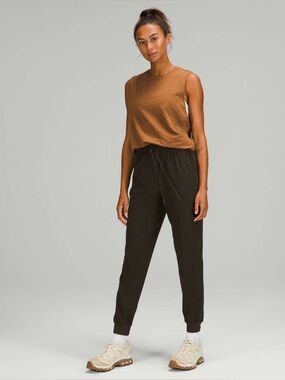 Lululemon keep moving jogger size 8